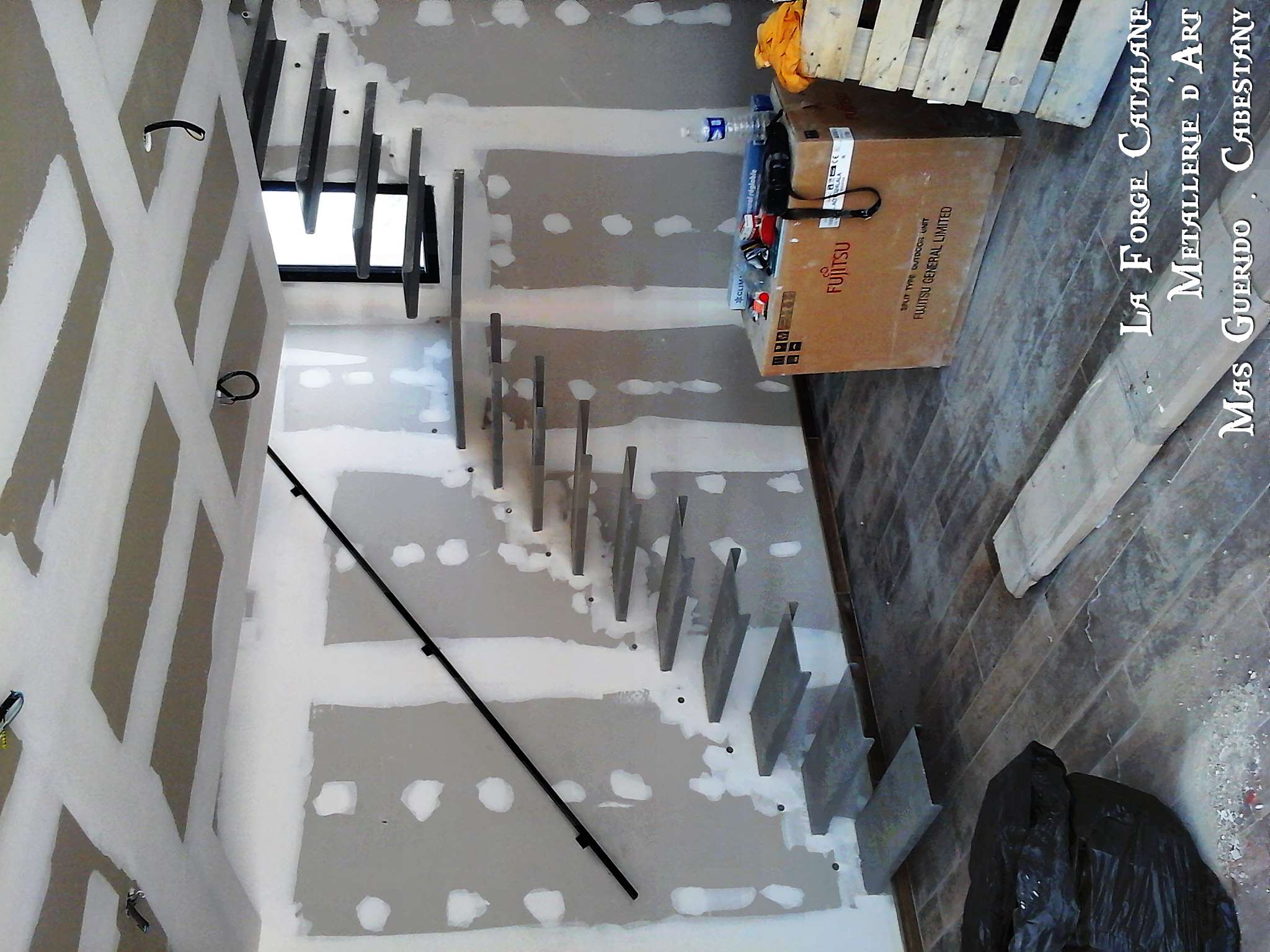 escalier marches suspendues (12) forge catalane.jpg